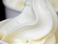 Das Frozen Yogurt von joli mont wird in der Manufaktur frisch gemischt. Alle Zutaten sind biozertifiziert. 